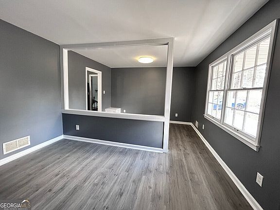 3rd image of 3014 Kathy Ln NW