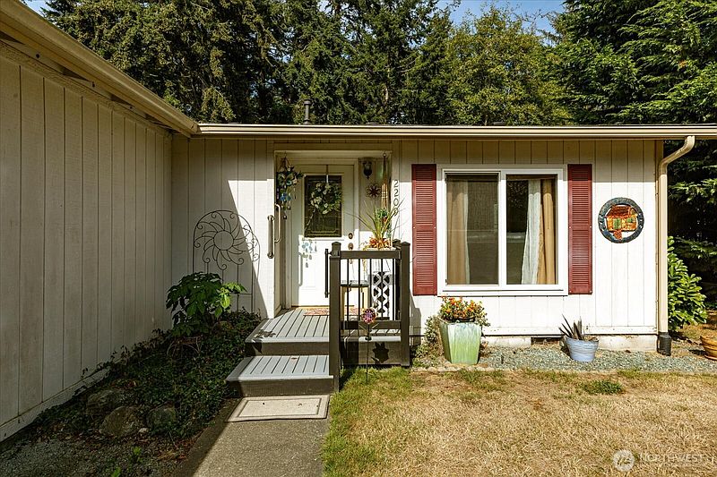 4th image of 2209 Conniston Way