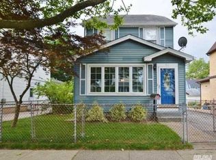 54 Princeton St, Williston Park, NY 11596