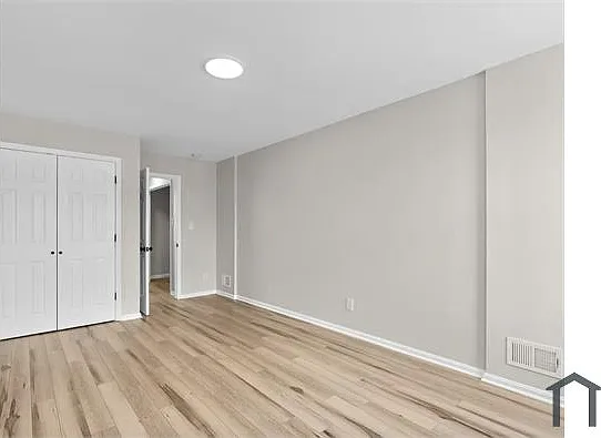 2037 Jefferson St — Photo 6
