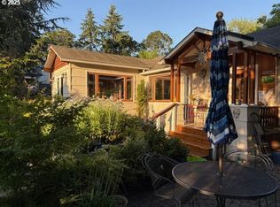 2780 Emerald St, Eugene, OR 97403