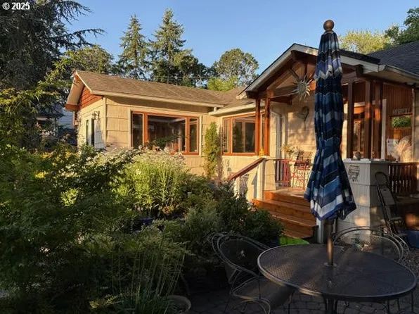 2780 Emerald St, Eugene, OR 97403