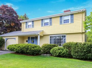 217 Nahant Rd, Nahant, MA 01908