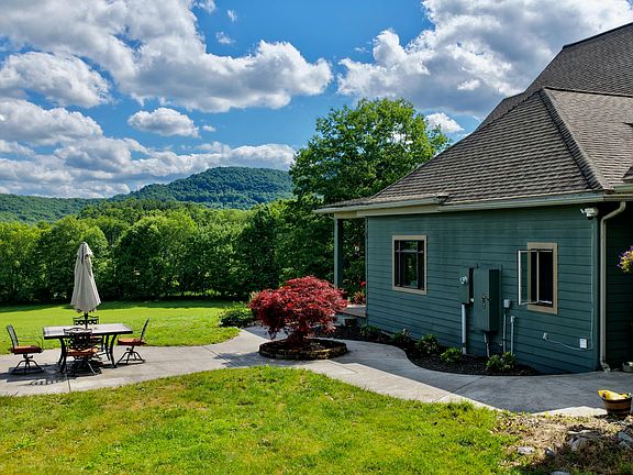 5th image of 212 Ironwood Ln