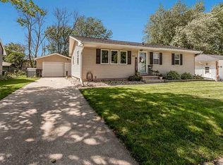 3807 Knoll Ridge Dr, Cedar Falls, IA 50613