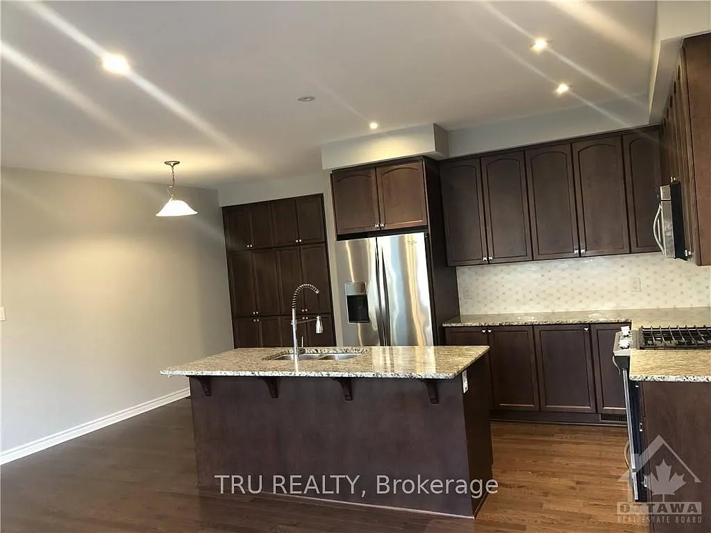 4 bed, $2,900 — Photo 3