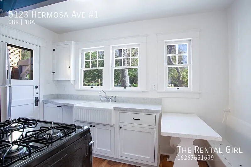 Classic 1920's Hermosa Ave Hideaway! | Darling Corner Studio W/ Mini-Split AC + Clawfoot Tub | In... — Photo 3