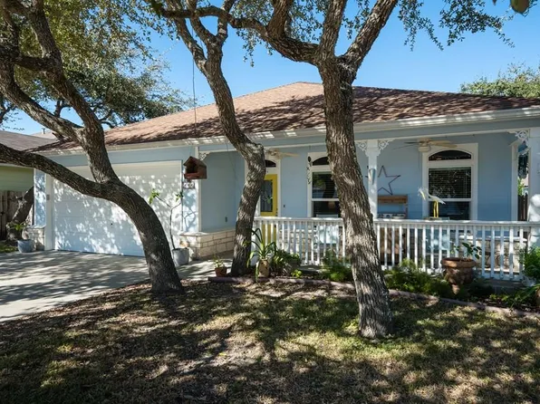 111 Sandollar Cir, Rockport, TX 78382