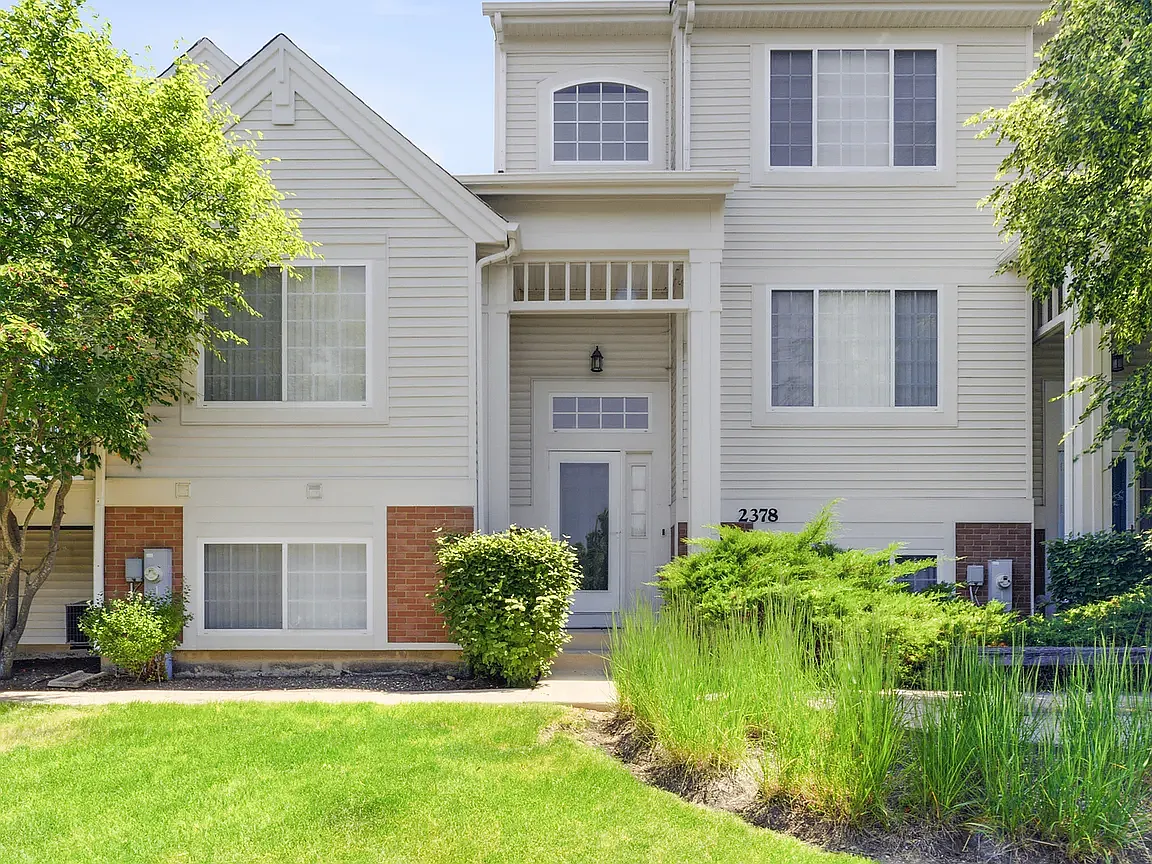 3 bed, 2.5 bath, 1709 sqft, $2,600 — Photo 1