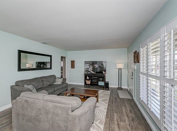 3rd image of 641 W Hammel St