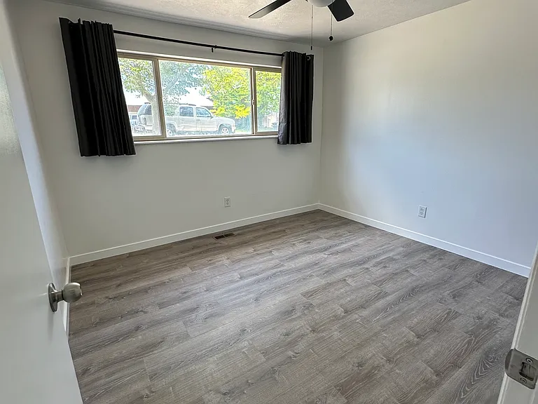 381 E 200 N #381 — Photo 12