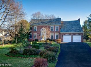 2880 Franklin Oaks Dr, Herndon, VA 20171