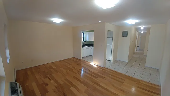 Rented by Halvatzis Realty | media 14