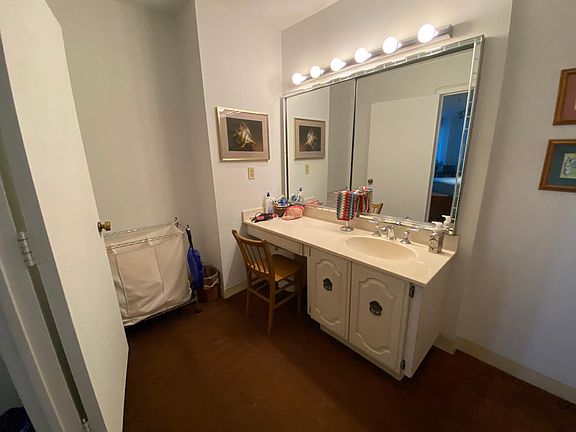 4th image of 2 Claridge Dr #7GW-714
