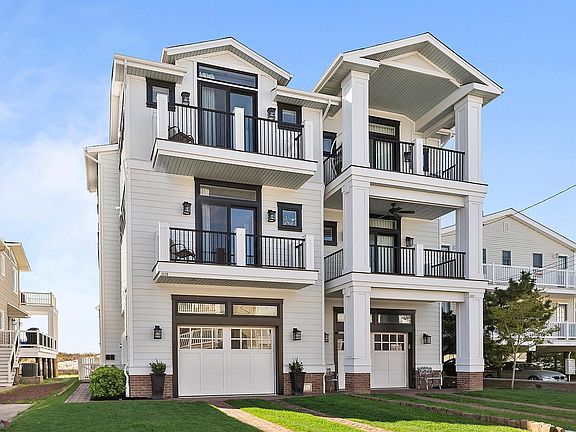 3rd image of 3220 Wesley Ave #3220