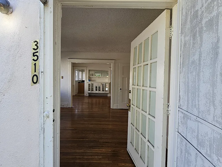 3510 White House Pl — Photo 2