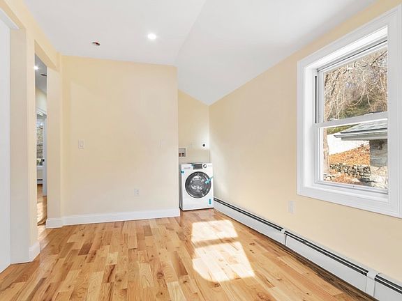 4th image of 61 Stillwater Rd #2
