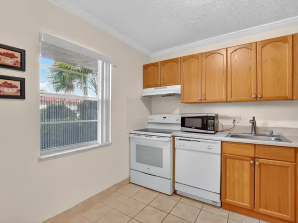 6 Abbey Lane #106, Delray Beach, FL 33446