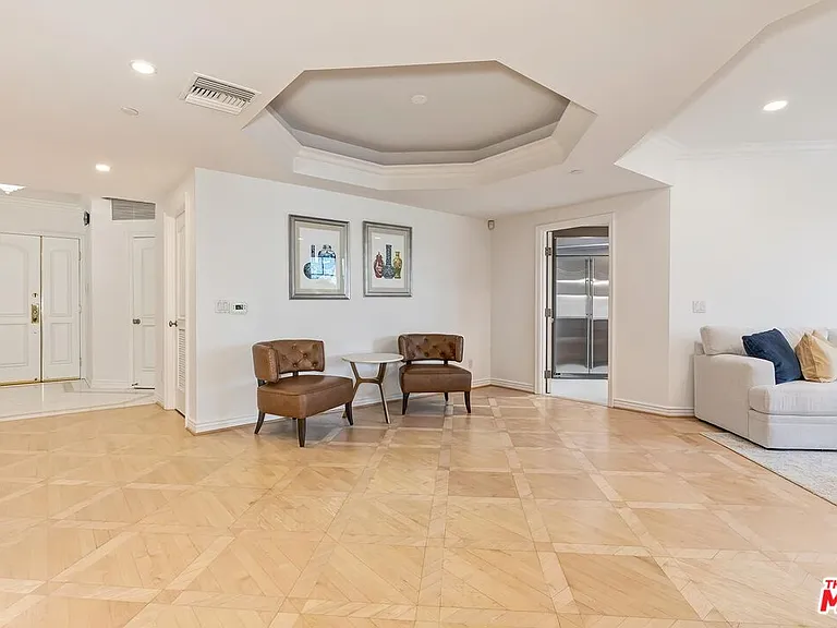 430 N Oakhurst Dr #202 — Photo 7