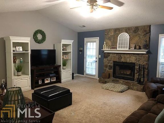 3rd image of 10 Derby Ln