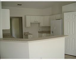 4th image of 1016 SW Castaneda Ln
