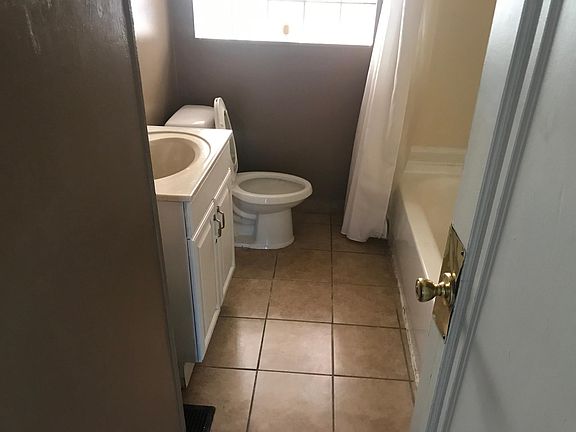 3rd image of 3730 Tholozan Ave