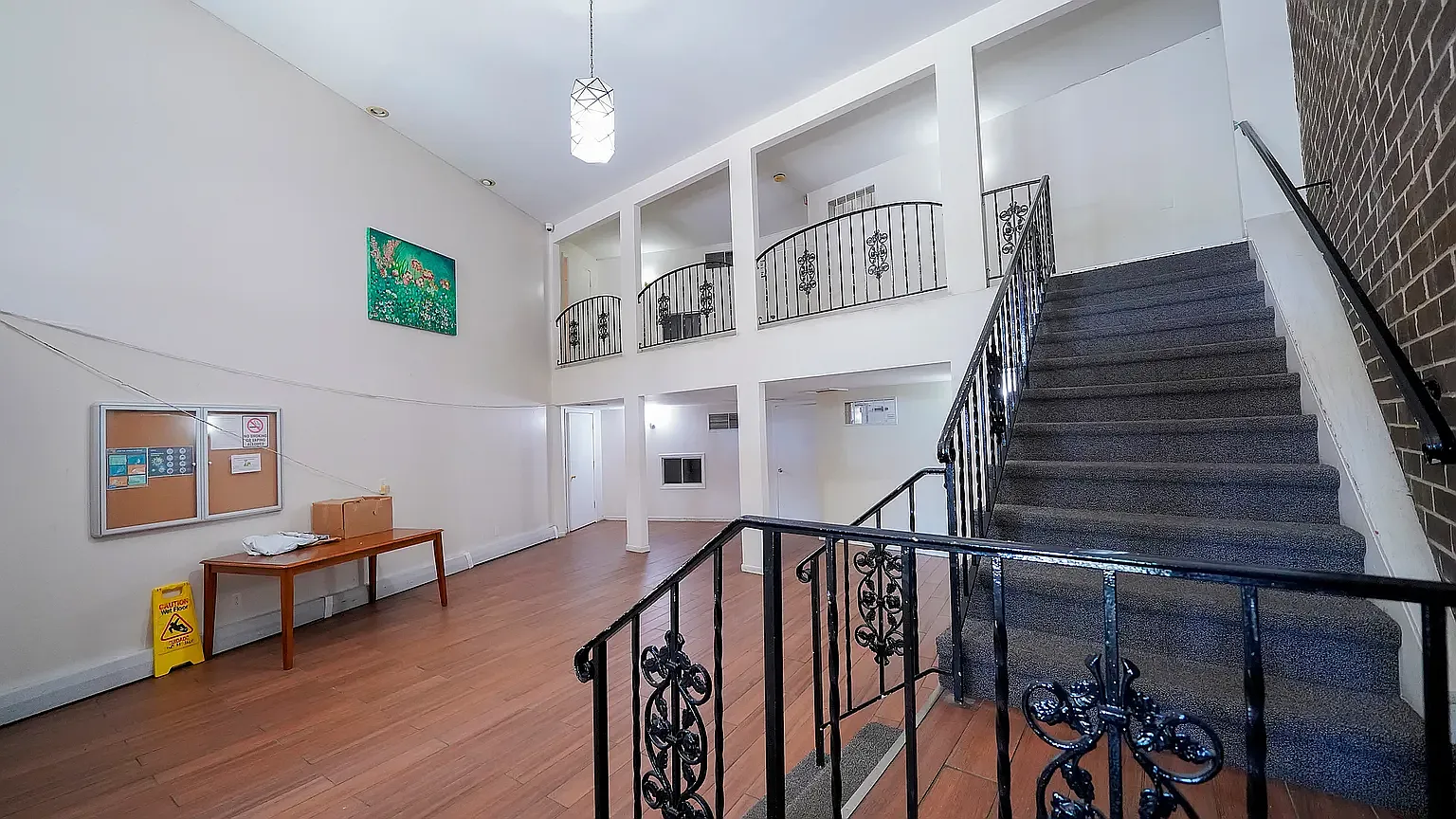 3 bed, 1260 sqft, $2,050 — Photo 2