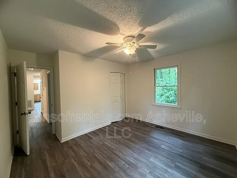 327 Winding Way Ln — Photo 12