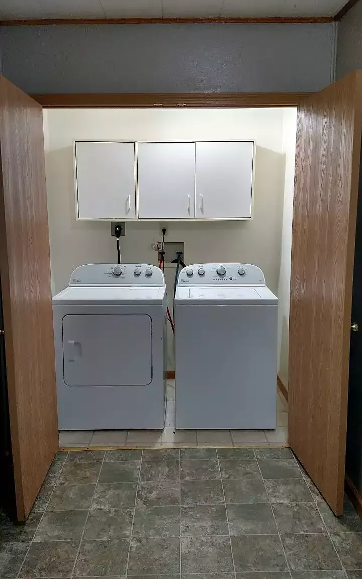 6 bed, 1932 sqft, $2,310 — Photo 4