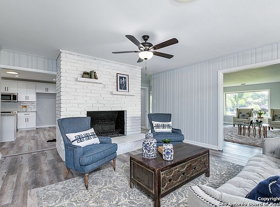 5th image of 105 Carolwood Dr
