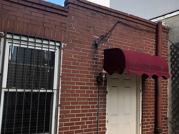 2nd image of 2122 Race St Unit 3