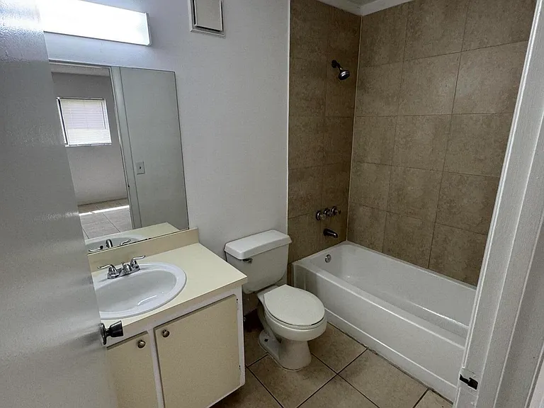 417 Palm Cir E #417 — Photo 19