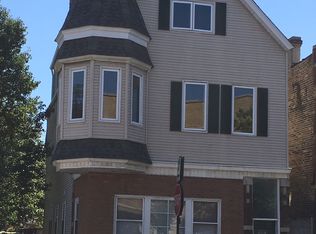 2233 W Roscoe St #1, Chicago, IL 60618