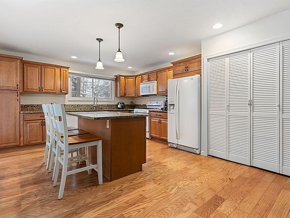 3rd image of 2 Arrowhead Cir #2