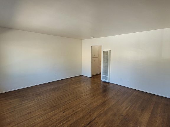 4th image of 5853 Comstock Ave