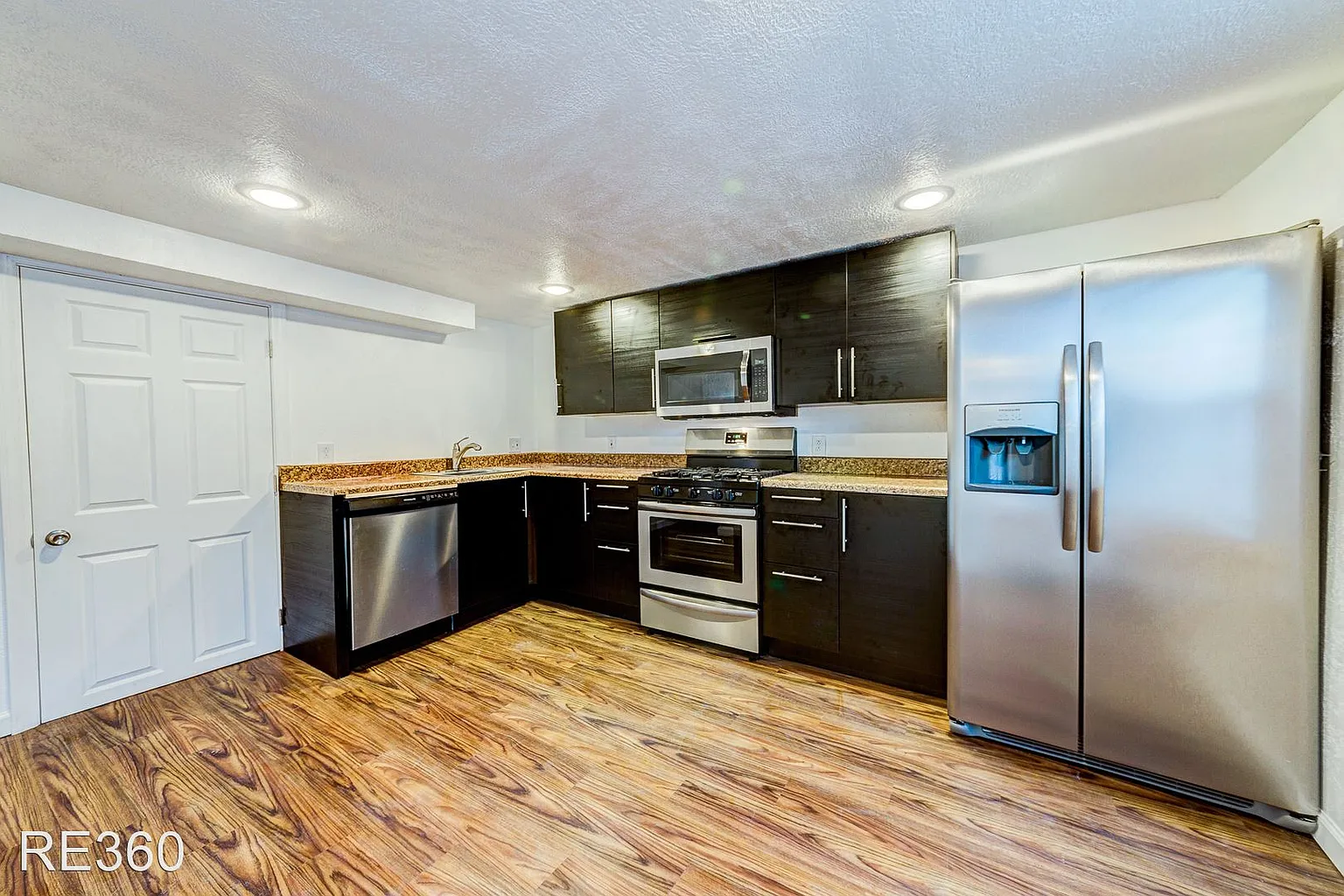 29 Emerald St photo 1