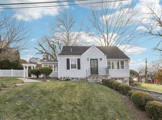 4 Brookview Dr, Woodland Park, NJ 07424