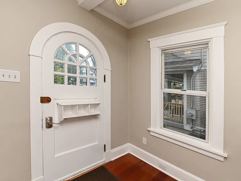 3634 Amberson Ave — Photo 3