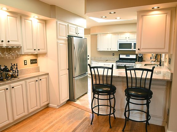 4th image of 708 Lefevre Cir