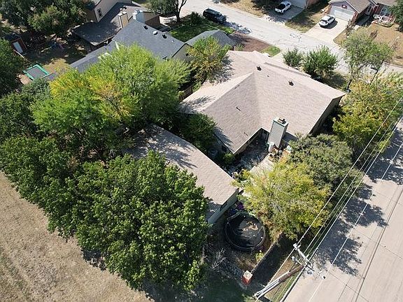4th image of 7940 Firefly Dr