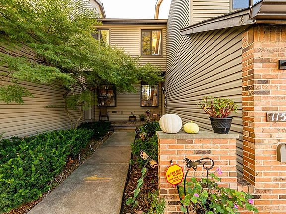 3rd image of 11522 Cedar Walk Dr