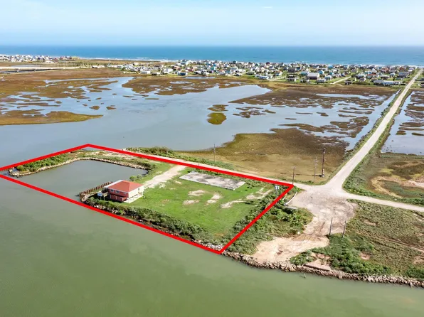 606 Canal Dr, Surfside Beach, TX 77541