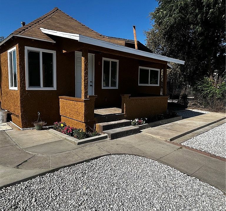 1st image of 1380 W 5th St