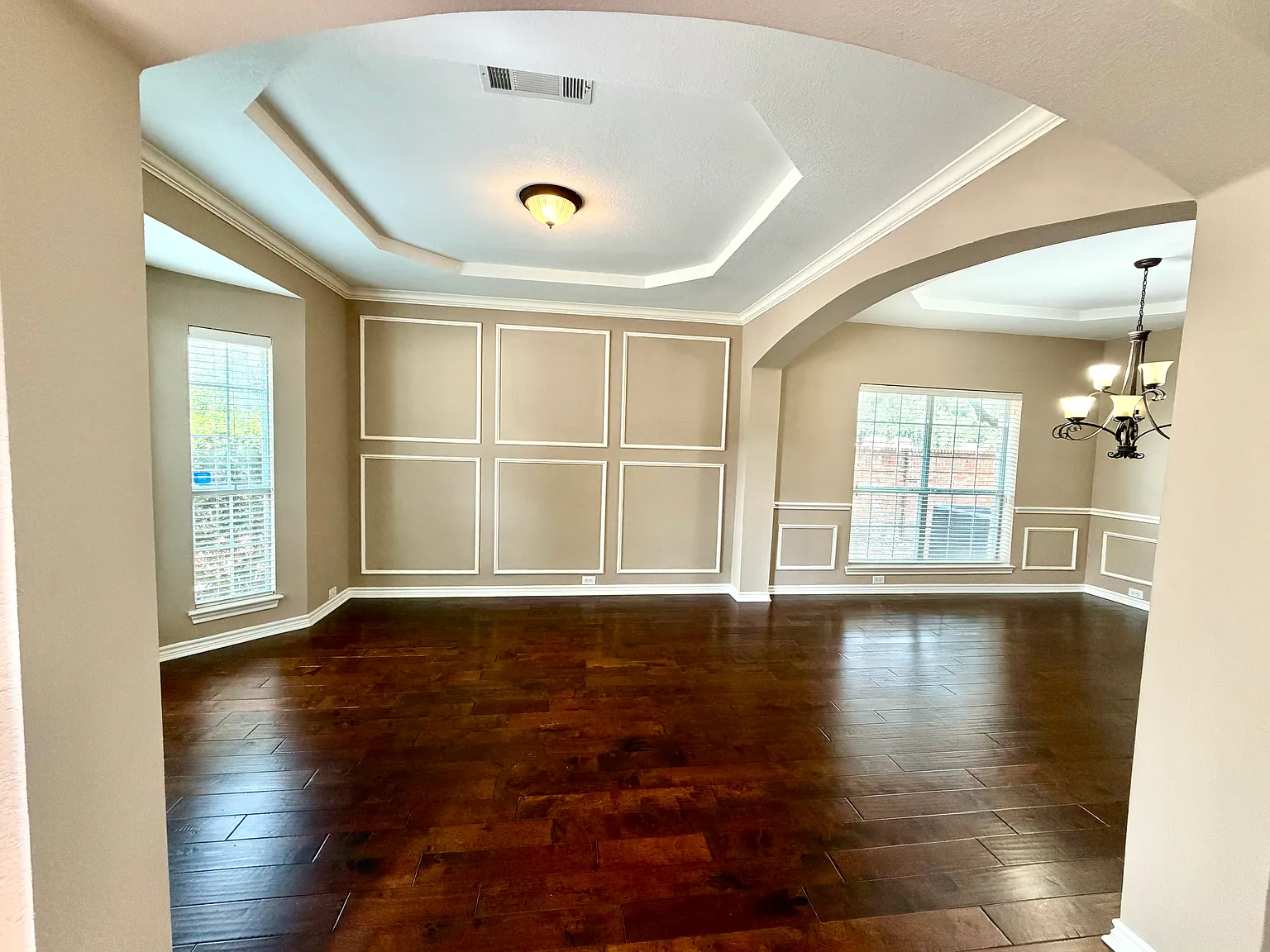 6 bed, 3831 sqft, $3,295 — Photo 3