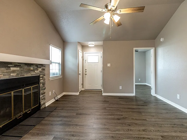 1003 Hyridge St — Photo 2