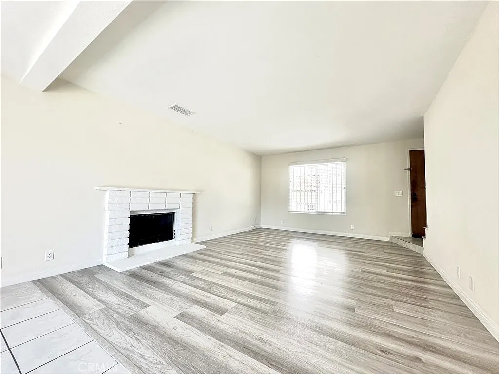 3 bed, 2.5 bath, 1666 sqft, $3,750 — Photo 3