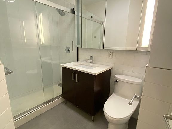 3rd image of 229 E 53rd St #4RE
