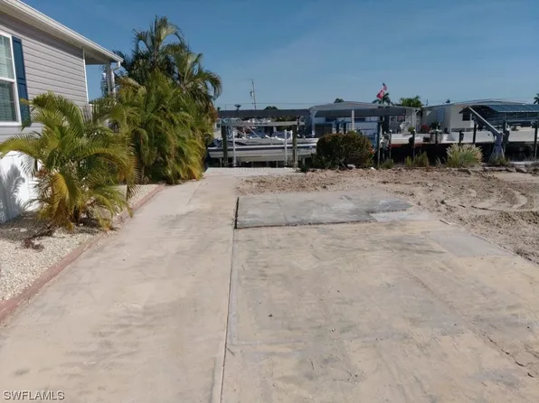 2960 Bowsprit Ln, Saint James City, FL 33956