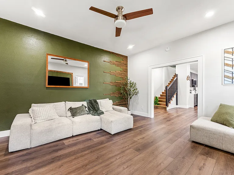 2811 N Market St — Photo 23