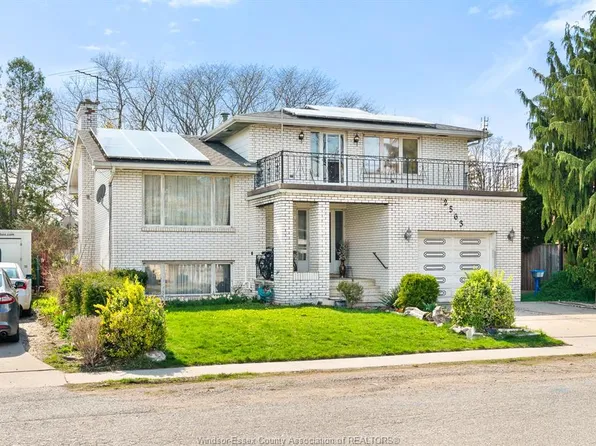 2563 Rossini Blvd, Windsor, ON N8W 4R2